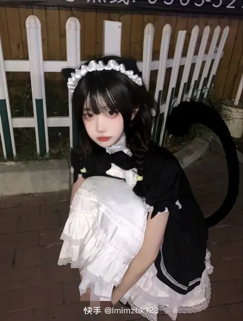 40 Nàng hầu gái diện trang phục cách tân che mặt đầy bí ẩn tạo nên một cái kết hoàn hảo cho bộ ảnh nghệ thuật.