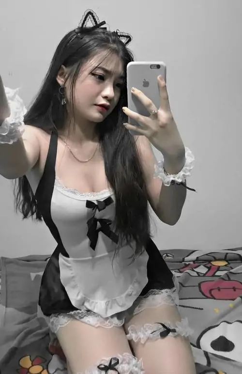 43 Những thiên thần trong bộ váy tạp dề đen trắng làm tan chảy trái tim mọi chàng trai Việt