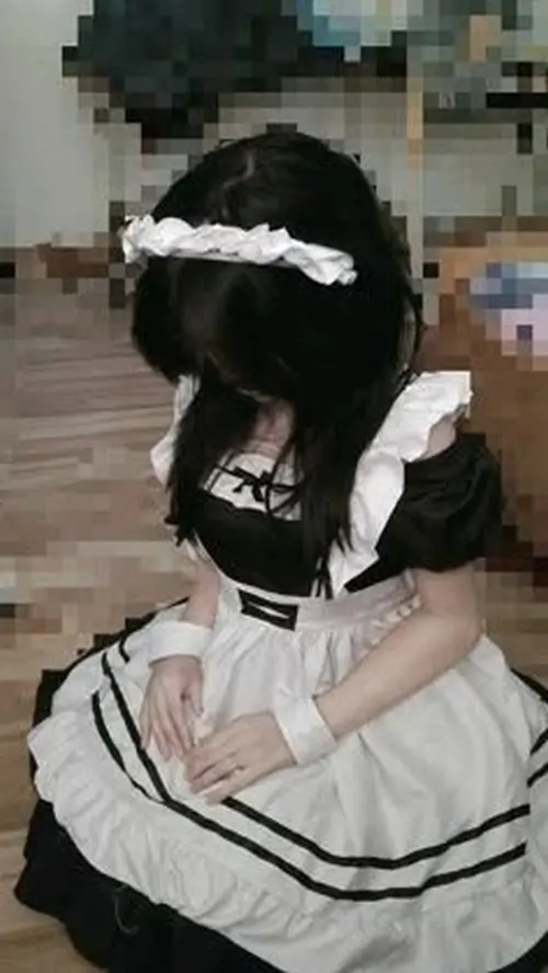 32 Nàng hầu gái diện váy xòe ngắn phối cùng giày búp bê mang đậm phong cách Maid truyền thống vô cùng duyên dáng.