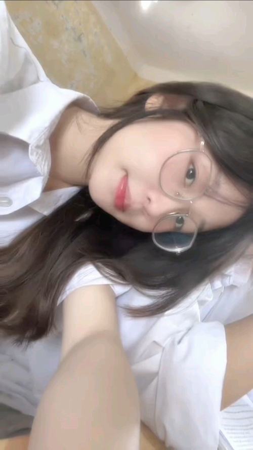 73 81 Ảnh Gái Xinh 2K7 (2007) cute với thần thái tươi sáng và gu ăn mặt trang điểm hiện đại