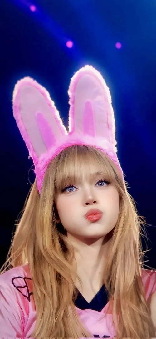 42 Ảnh Lisa nổi bật với tóc mái bằng, thần thái sắc sảo và khí chất sân khấu khó rời mắt