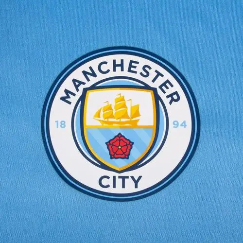 28 Đẹp full HD mẫu logo Manchester City phối nền trắng sạch mắt hợp người thích phong cách trang nhã và cân đối