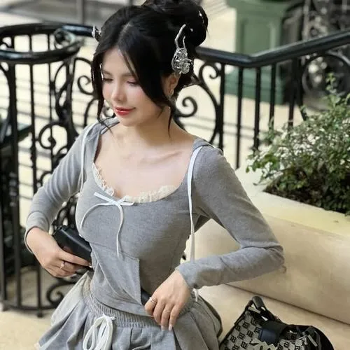 16 Ảnh nữ thần VCS khoe bờ vai mảnh cùng dáng ngồi nhẹ nhàng tạo nên vẻ đẹp vừa hấp dẫn vừa rất đáng yêu