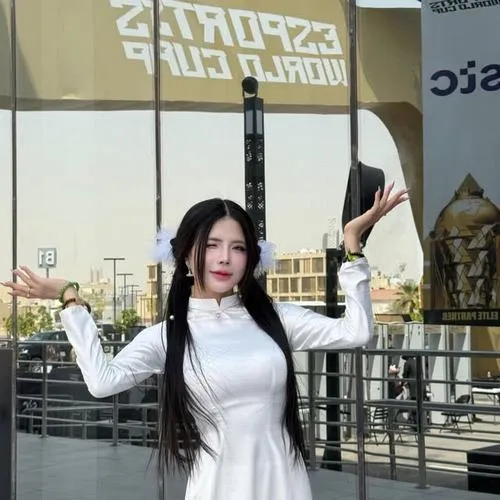 17 Ảnh MC Mai Dora giữa cộng đồng người xem giải đấu cho thấy nét tự tin và sự gần gũi của một gương mặt quen thuộc