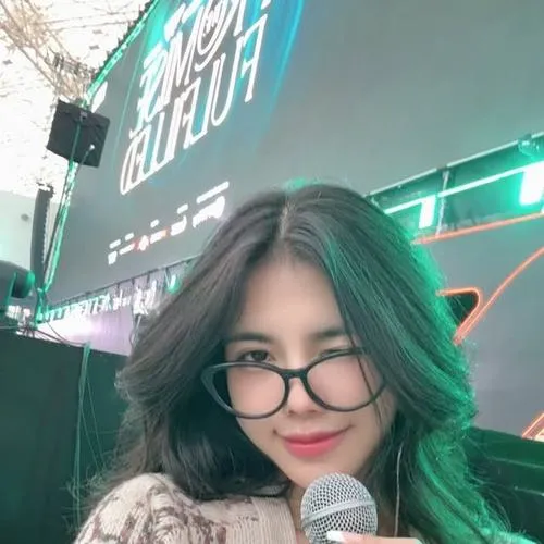 25 Ảnh Mai Dora trong khung hình ngoài trời mang vẻ tươi tắn đáng yêu nhưng vẫn giữ được khí chất nổi bật