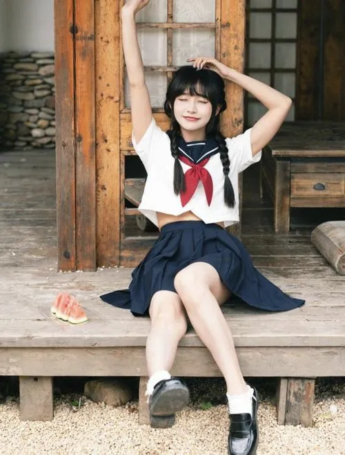 36 Bước qua hành lang vắng ảnh nữ sinh Nhật Bản với mái bằng và váy caro gợi nhớ rung động đầu đời