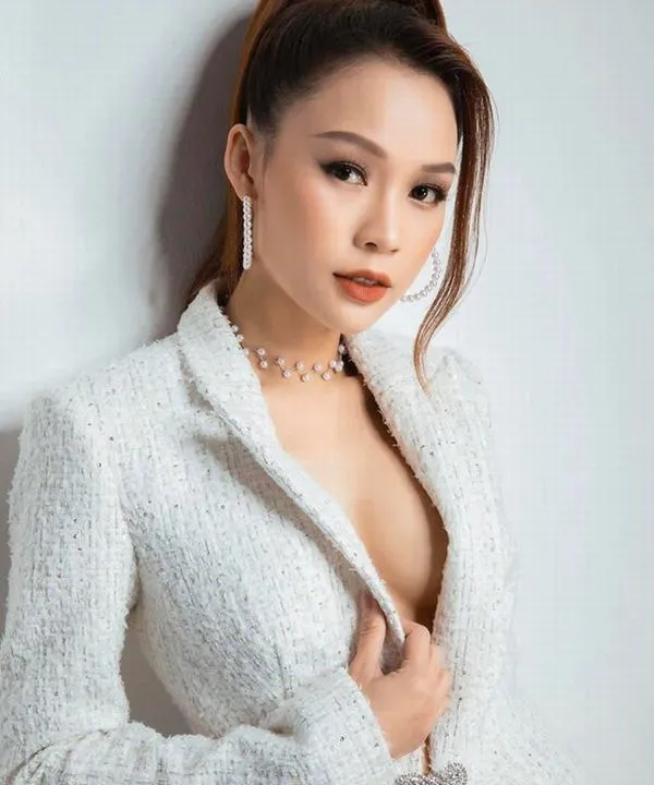 16 Sam phối bikini cùng áo choàng mỏng, nhìn nhẹ nhàng mà vẫn có lực hút