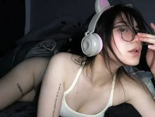 121 Ảnh Gái Xinh Sexy Bổ Mắt với thần thái quyến rũ và vóc dáng vòng một căng mọng