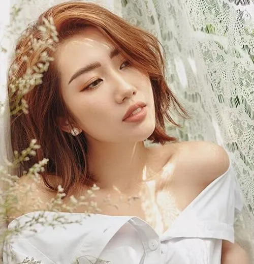 33 Thúy Ngân trong ảnh bikini tối giản, màu trung tính, cảm giác trưởng thành và cuốn hút