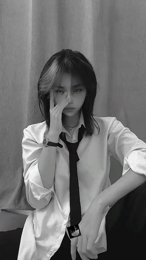 27 Ảnh phong cách unisex nữ chụp cận gương mặt cùng ánh mắt sắc, tạo ấn tượng khác biệt mà vẫn giữ nét mềm mại nhưng không điệu