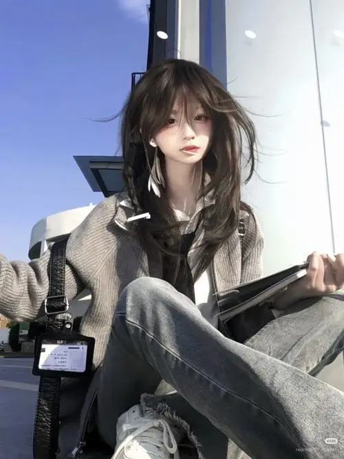 29 Ảnh girl cool ngầu chụp giữa phố với quần kaki rộng, truyền tải rõ tinh thần phóng khoáng và sự nam tính mà vẫn cuốn hút