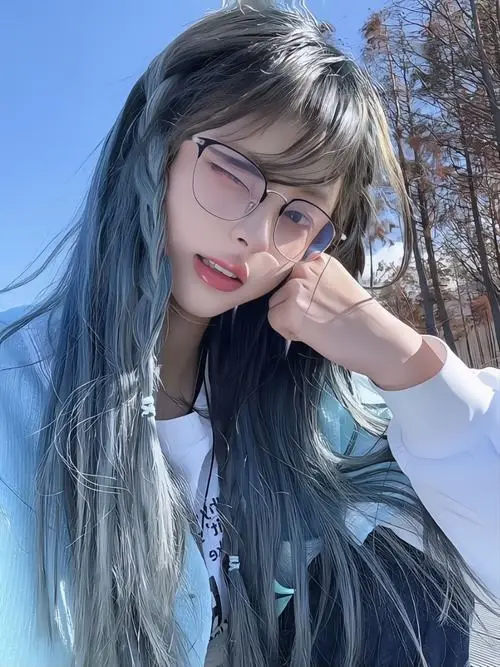 6 Ảnh nữ chất ngầu với outfit rộng thoải mái và dáng đứng thả lỏng, tạo nên khung hình trẻ trung, khác biệt mà không hề gượng