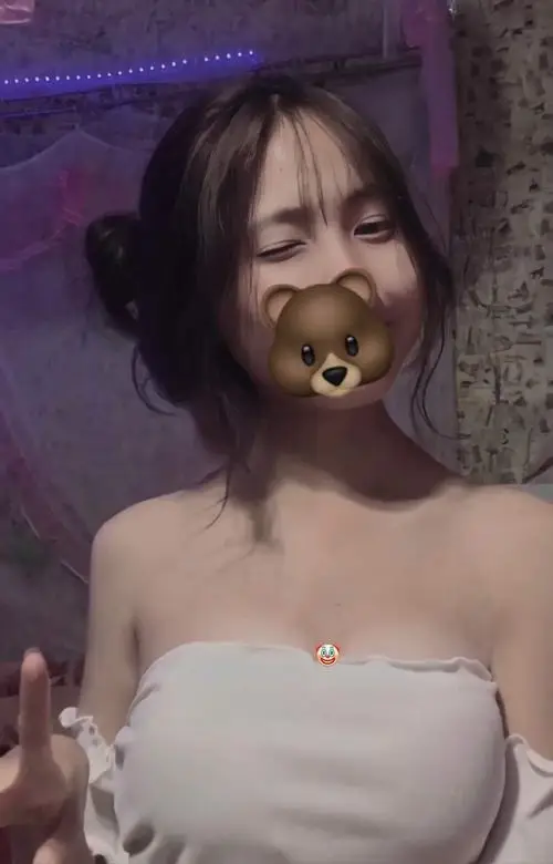 18 Gái đẹp tự tin với áo hai dây xẻ sâu ngực khủng bổ mắt tạo sức hút phái mạnh mãnh liệt