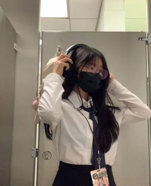 75 Ảnh Gái Xinh Việt Nam Che Mặt tôn dáng xinh da trắng làm dân tình khó rời mắt