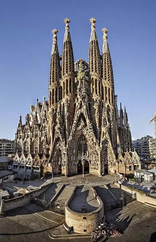 16 Góc chụp cận Sagrada Familia khoe chi tiết kiến trúc dày lớp khiến hình ảnh Tây Ban Nha trở nên say mắt hơn