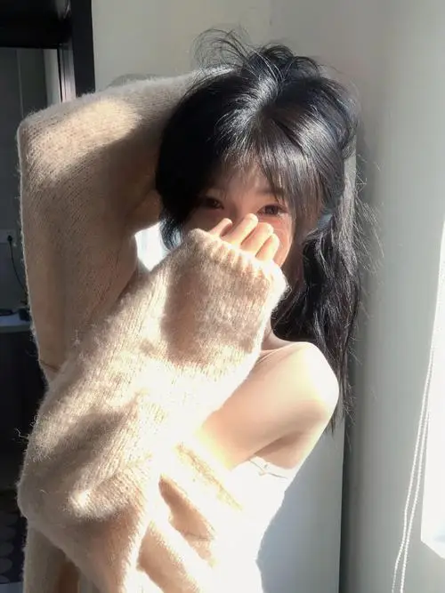 45 Nàng thơ cute đứng nghiêng trong ảnh nữ giấu mặt bằng điện thoại giúp mức độ nhận diện cá tính trở nên rõ hơn