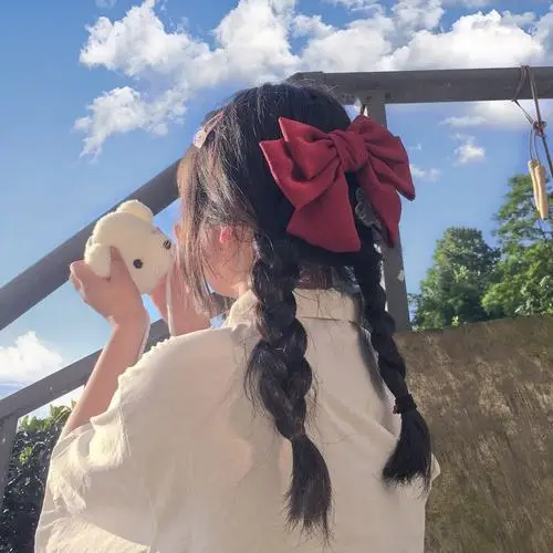 47 Gái đẹp trong ảnh chụp nữ bí ẩn quay người trước gương lớn tạo dấu ấn riêng rất hợp cắt dựng bằng CapCut