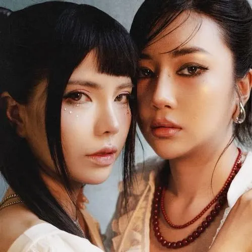 36 Bộ ảnh Mai Dora khai thác khéo vẻ đẹp sang trọng qua ánh sáng nhẹ và biểu cảm đầy cuốn hút