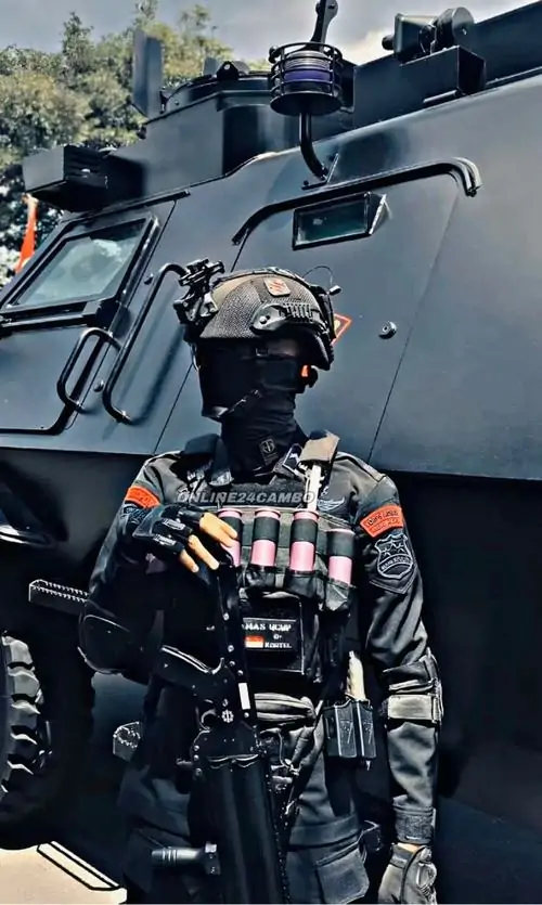 25 Hình minh họa dạng ký họa bút chì chân thực về một người lính hành quân với chiếc ba lô trên vai thể hiện tinh thần vượt khó của nghĩa vụ quân sự đầy tự hào của mỗi thanh niên khi lên đường nhập ngũ bảo vệ đất nước.