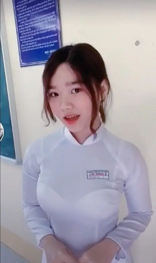 135 Ảnh Gái Xinh Cấp 3 (Lớp 10 11 12) thanh tú da trắng tóc dài tạo nên sức hút khó cưỡng