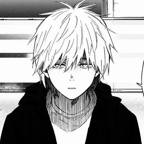 14 Chàng trai tóc trắng mặc áo tối đứng trước nền sáng ngang phía sau, gương mặt gần như không biểu cảm nhưng đôi mắt lại gợi cảm giác buồn lặng rất rõ