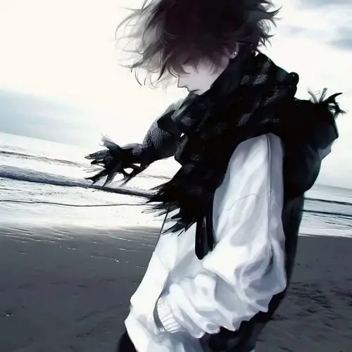 37 Avatar chàng trai anime nam sinh choàng khăn đứng bên bờ nước sáng bạc, tóc và viền áo bị gió hất mạnh làm khung cảnh trống rộng trở nên càng hiu hơn