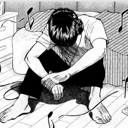 10 Cậu trai ngồi bó gối trên sàn lát gạch, hai tay khoác lên đầu gối và đầu gục xuống, nét truyện tranh đen trắng làm tư thế mệt mỏi trở nên rất đời thường