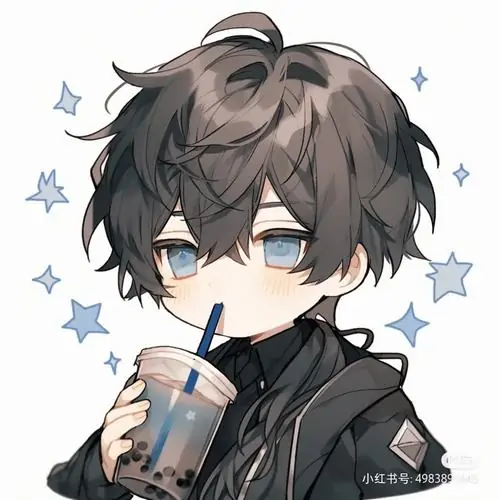 56 Trong khu hội chợ đêm sắp tàn, chibi nam đút tay vào túi áo bóng chày, đèn lồng đỏ phản lên tóc đen làm ảnh nhân vật nam nhỏ bé lạnh lùng bớt tĩnh hơn