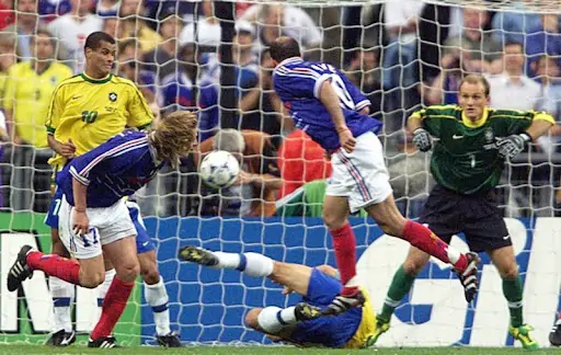 Zidane lập cú đúp giúp tuyển Pháp vô địch World Cup 1998